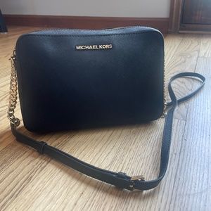 Black Micheal Kors Cross Body Purse